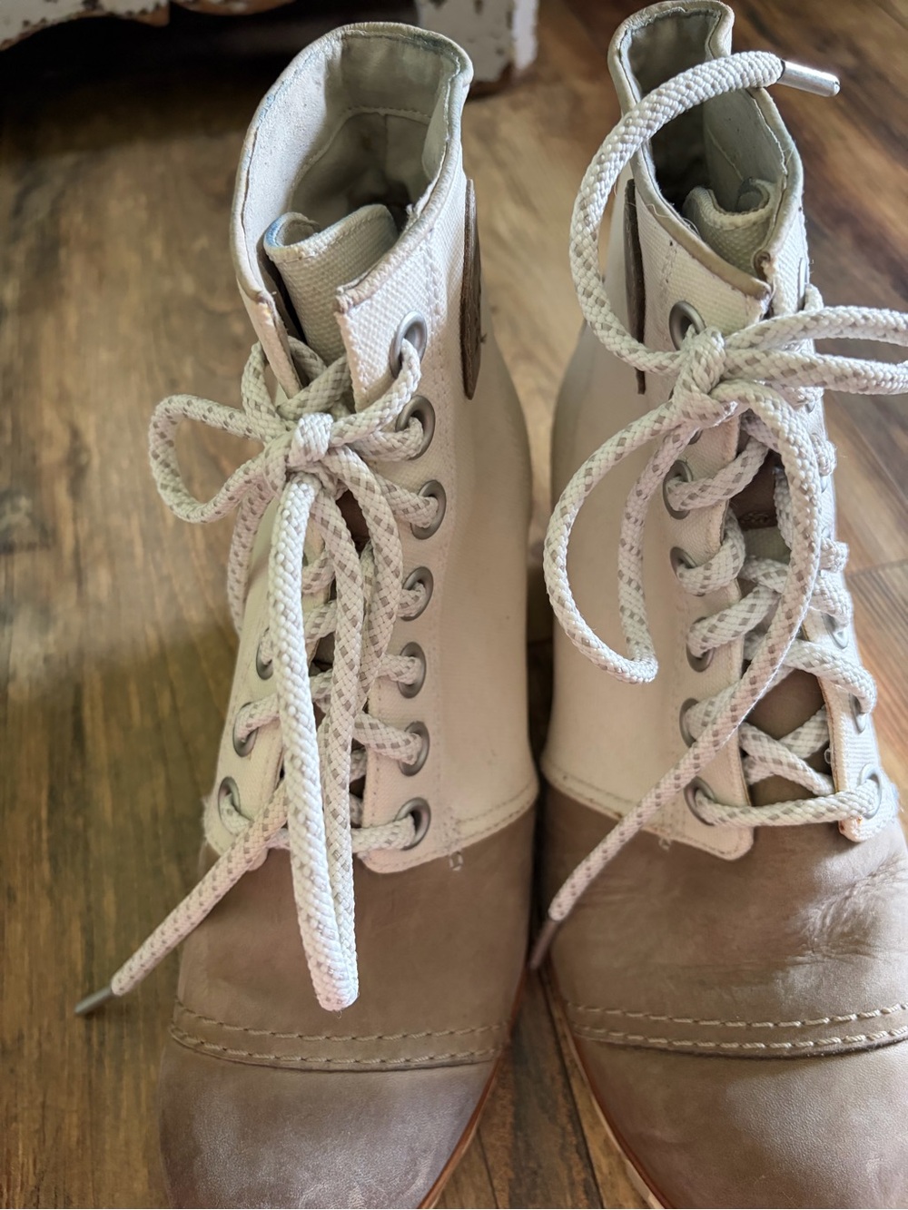 Sorel Two-Tone Lace-Up Women's Ankle Boots in Brown and Cream - Picture 6 of 6